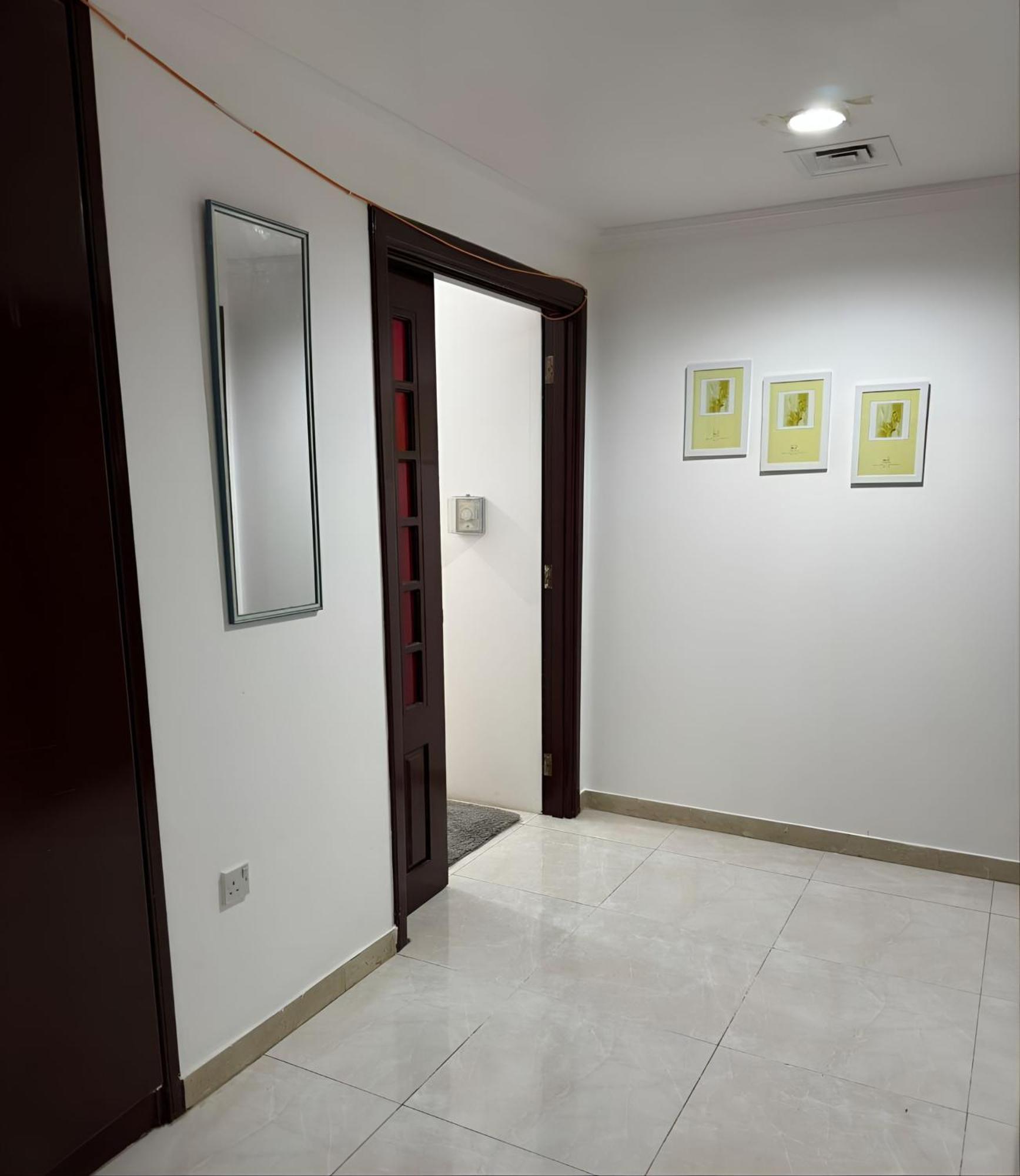 Corniche Street - For Males "Peaceful Bed Space" Αμπού Ντάμπι Εξωτερικό φωτογραφία