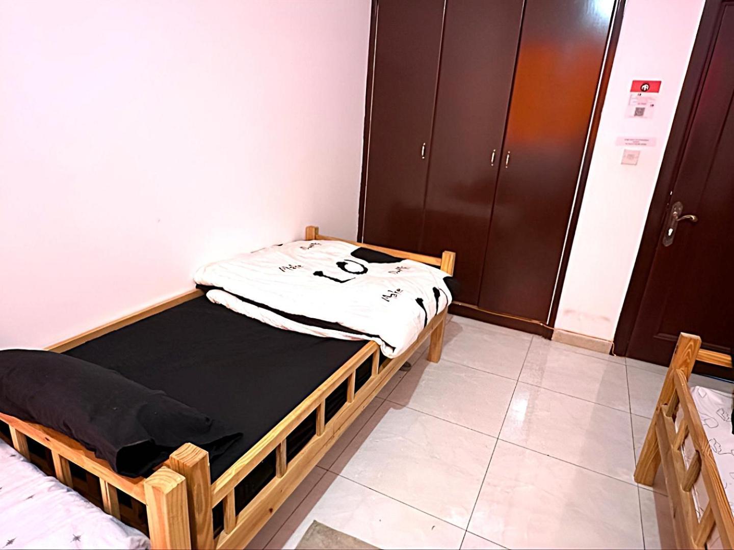 Corniche Street - For Males "Peaceful Bed Space" Αμπού Ντάμπι Εξωτερικό φωτογραφία