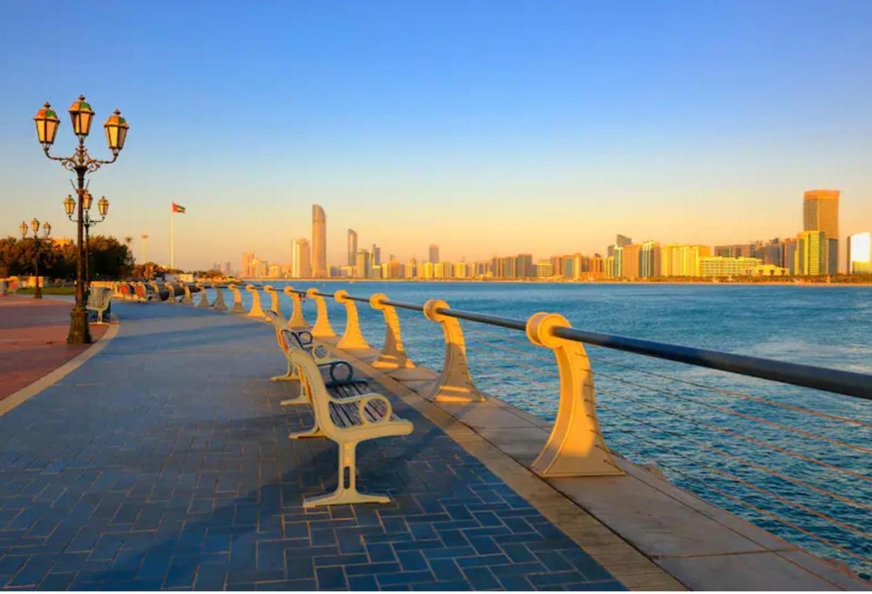 Corniche Street - For Males "Peaceful Bed Space" Αμπού Ντάμπι Εξωτερικό φωτογραφία