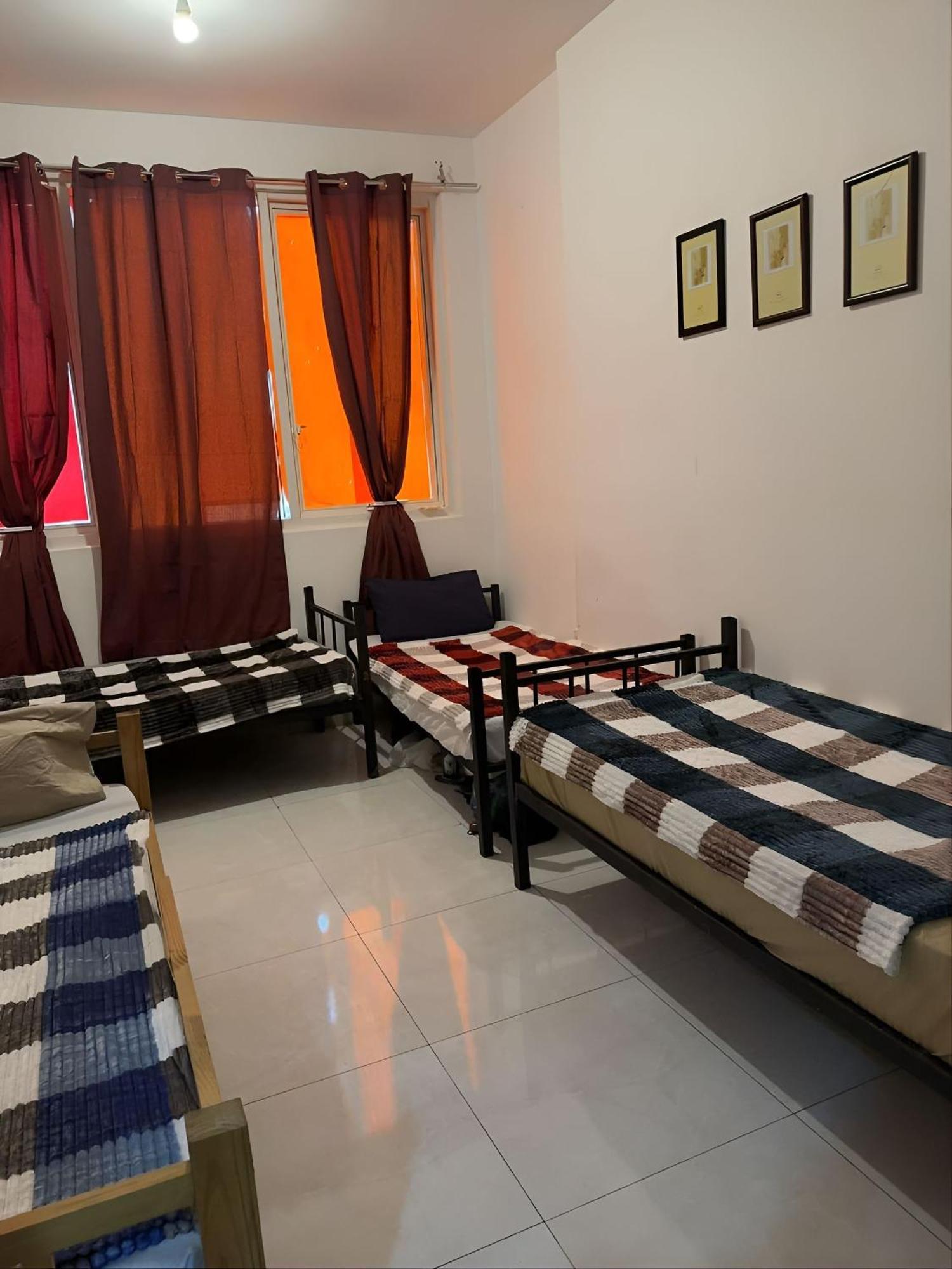 Corniche Street - For Males "Peaceful Bed Space" Αμπού Ντάμπι Εξωτερικό φωτογραφία